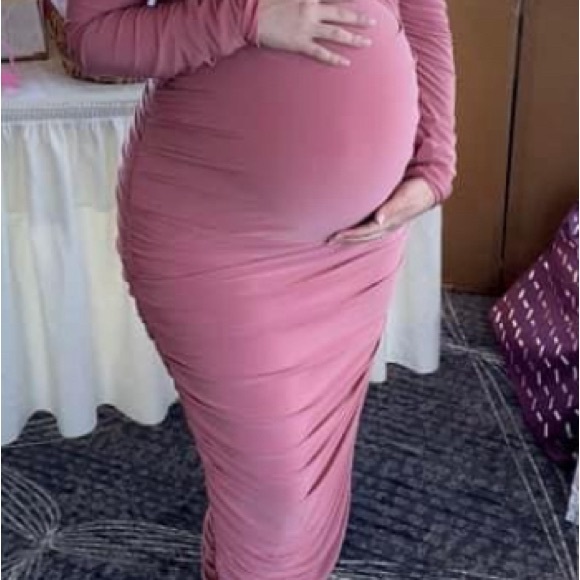 DAVINA BLUSH PINK RUCHED TWIST BARDOT LONG-SLEEVE MATERNITY MIDI DRESS - Picture 4 of 4